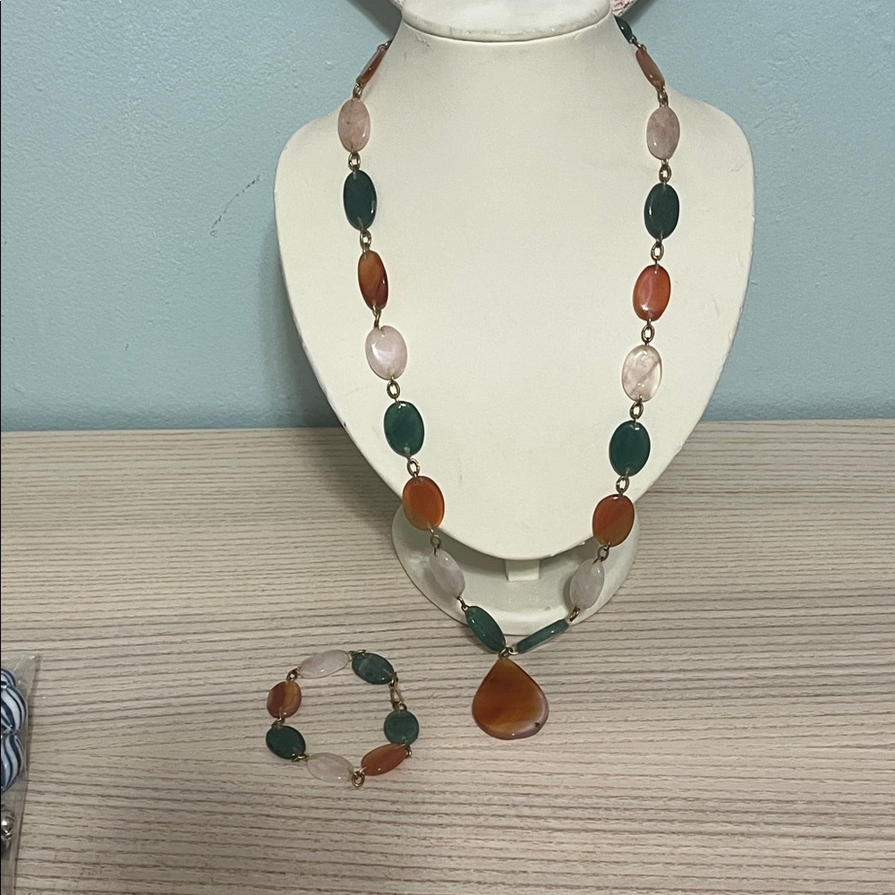 Elegant Multicolor Beaded Necklace and Bracelet Set